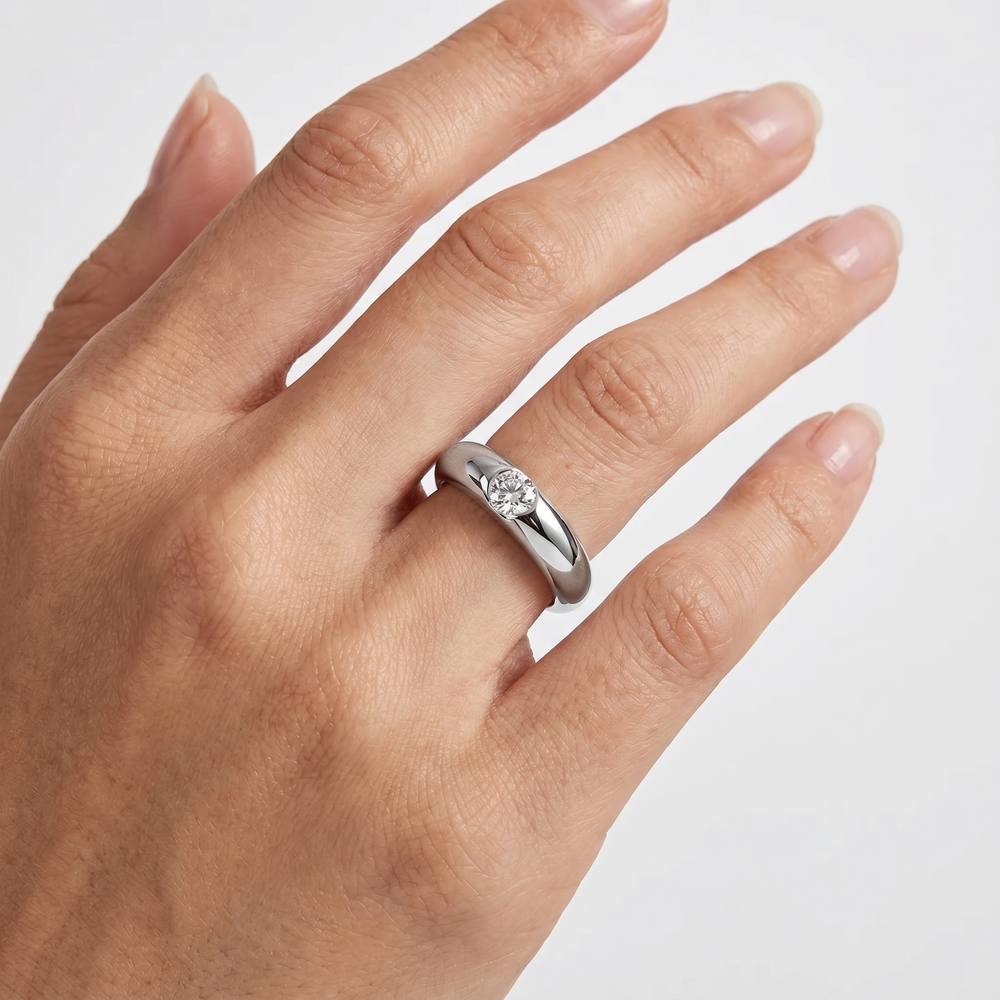 Noa Bezel Ring - White Gold