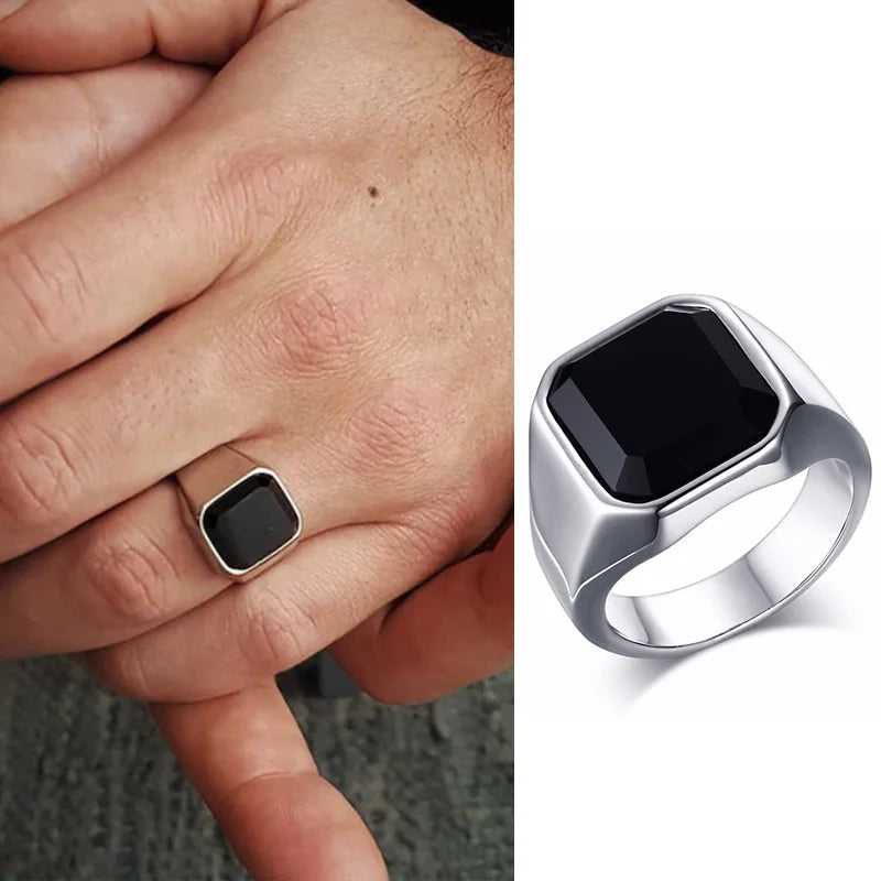 Leon Ring – Silver and Onyx