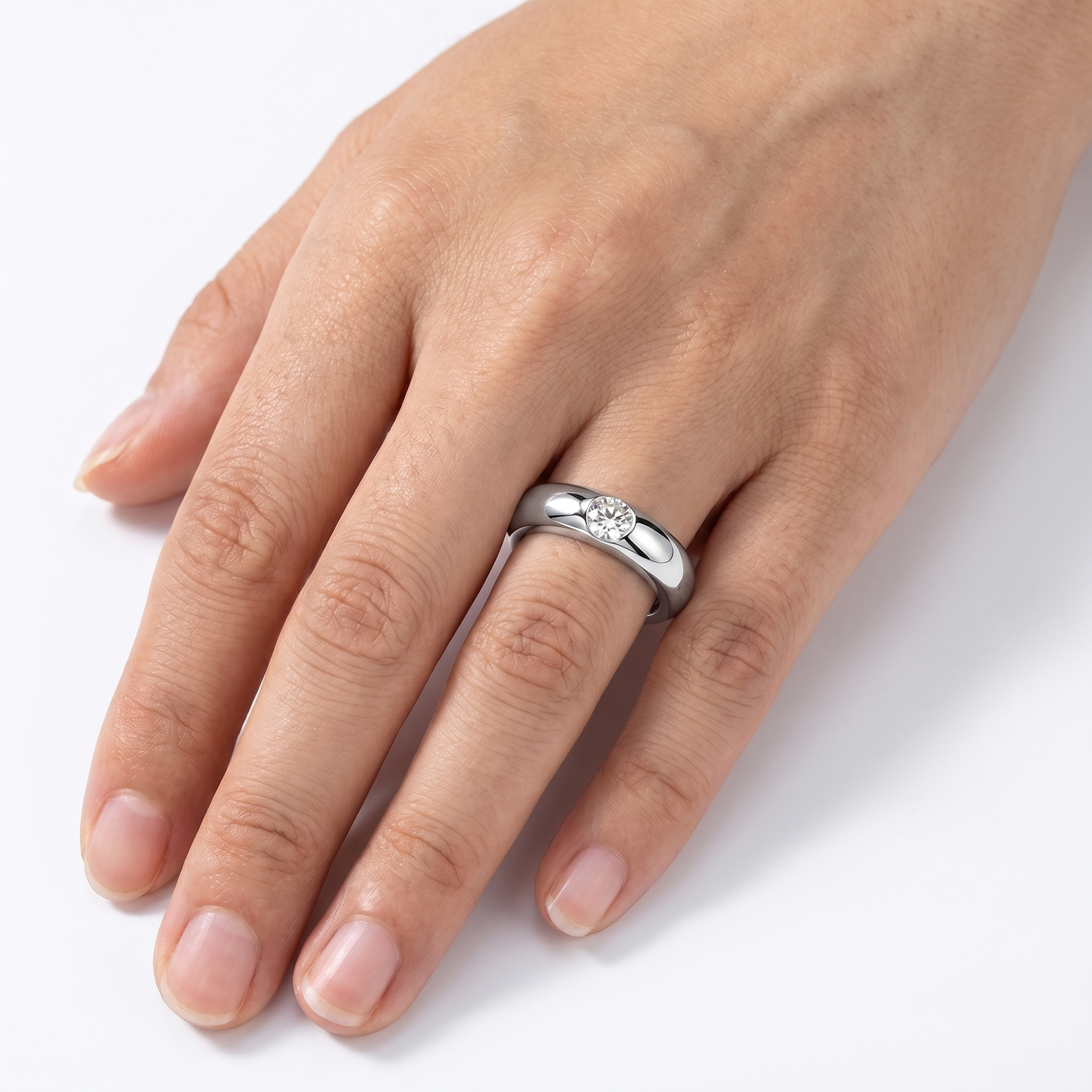 Noa Bezel Ring - White Gold