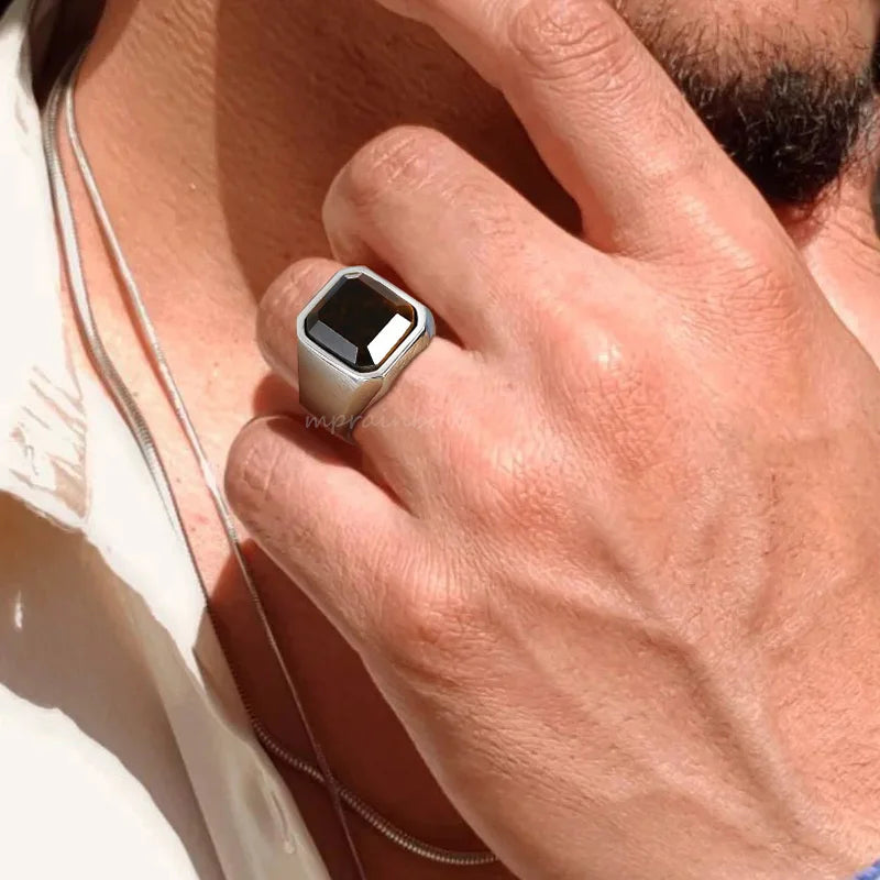 Leon Ring – Silver and Onyx