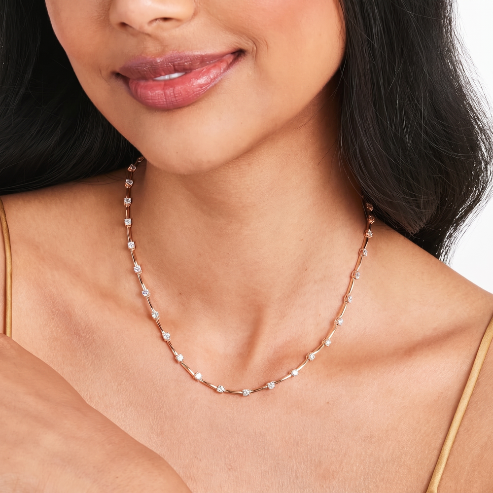 Élise rose gold necklace on model