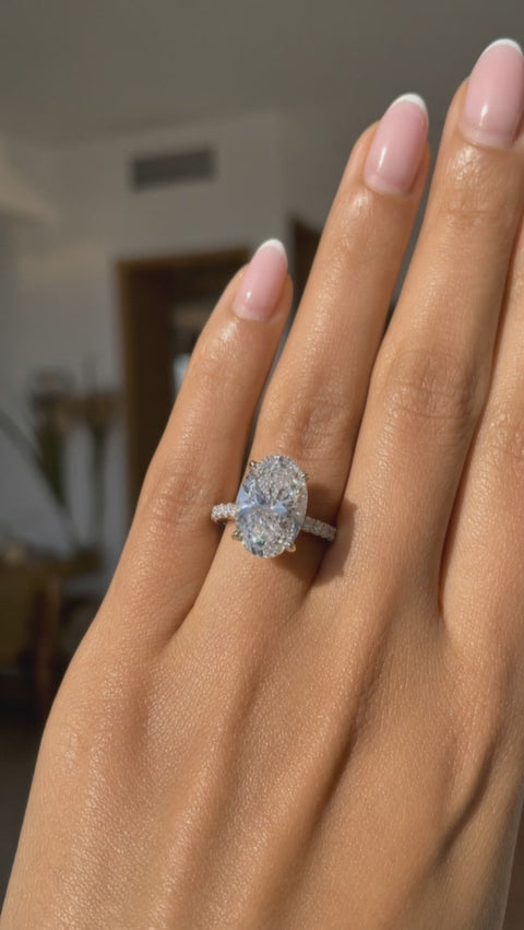 03 oval pave ring closeup